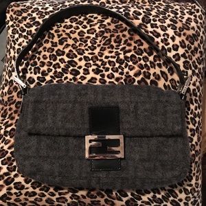💋 RARE!💋.  VINTAGE CASHMERE FENDI BAGUETTE